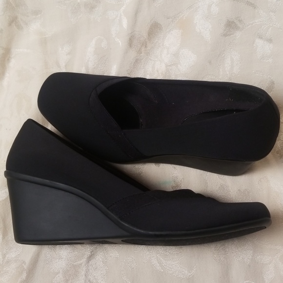 Mootsies Tootsies Black Stretch Wedge - Picture 2 of 3
